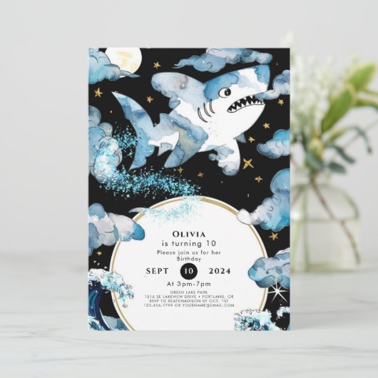 Fun Blue Editable Shark Birthday Einladung (Stehend Vorderseite)