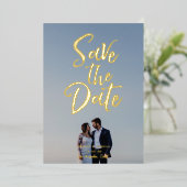 Fun Brushed Schriftart Foto Save the Date Goldfoli Folieneinladung (Stehend vorne)