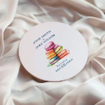 Fun bunter Macaroon Hochzeit Runder Aufkleber<br><div class="desc">Fügen Sie Ihren Gastgeschenke Hochzeiten eine Touch von whimsy und farbe mit unseren lustigen Macaroon Hochzeitsklebern hinzu. Diese Aufkleber bieten eine reizvolle Auswahl an Makaroondarstellungen in lebhaften Farbtönen und sorgen für eine spielerische und fröhliche Atmosphäre. Passen Sie sie mit Ihren Namen und Hochzeitsdatum an, um sie einzigartig zu machen. Sie...</div>