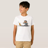 Fun Cartoon Boy and Dog Playing Fetch T-Shirt (Vorne ganz)