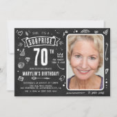 Fun Chalkboard Doodle Foto Überraschung 70. Geburt Einladung (Vorderseite)