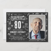Fun Chalkboard Doodle Foto Überraschung 80. Geburt Einladung (Vorderseite)