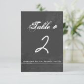 Fun Chalkboard Look Wedding Tischnummer Card (Stehend Vorderseite)