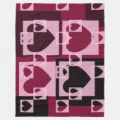 Fun Checkered Hearts Soft Pink und Wine Red Fleecedecke (Vorderseite)