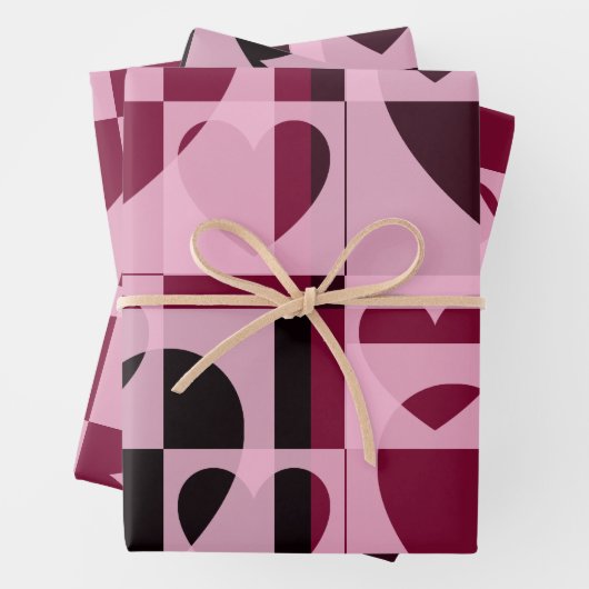 Fun Checkered Hearts Soft Pink und Wine Red Geschenkpapier Set (Beispiel)