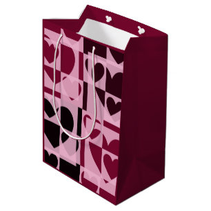 Fun Checkered Hearts Soft Pink und Wine Red Mittlere Geschenktüte