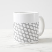 Fun Chic geteerte Pastel Gray White Geometric Art Jumbo-Tasse (Vorderseite Rechts)