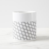 Fun Chic geteerte Pastel Gray White Geometric Art Jumbo-Tasse (Vorderseite)