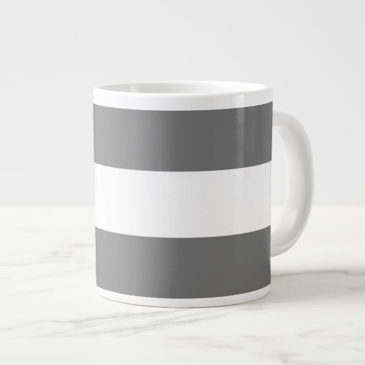 Fun Classy Sporty Moderne graue weiße Streifen Jumbo-Tasse (Vorderseite Rechts)