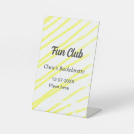 Fun Club bachelorette party yellow lines backgroun Sockelschild