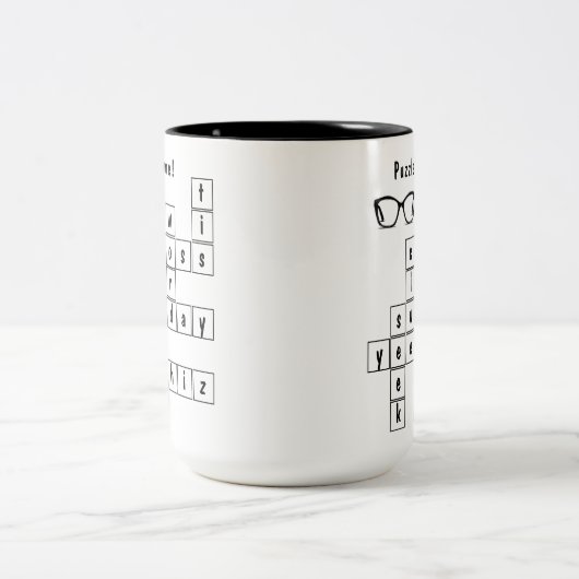 Fun Crossword Puzzle Schwarz und Weiß Zweifarbige Tasse (Mittel)