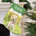 Fun Dog Foto Personalisiert Kleiner Weihnachtsstrumpf<br><div class="desc">Dein Hund wird diesen lustigen Weihnachtsweihnachtsweih personalisiert für ihn Liebe. Der Strumpf zeigt Ihre Haustiere personalisieren den Namen mit einem weißen Hundeknochen,  das die Worte "Santa Leckereien" überlagert. Niedlich und festlich und viel Platz für Hunde Leckereien . . . ein Weihnachtsfest,  der für viele Jahre geschätzt wird.</div>