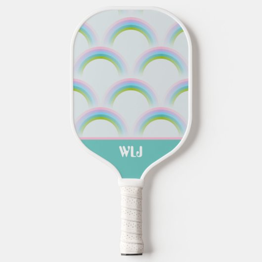 Fun Dreamy Pastel Rainbow mit Monogram Initial Pickleball Schläger (Vorderseite)