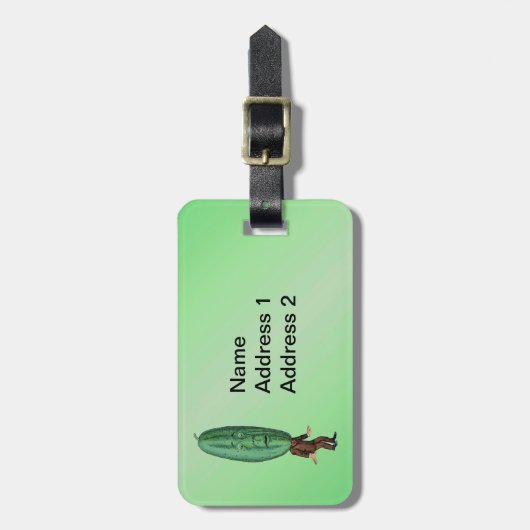 Fun Fantasy Green Pickle Head Man in Anzug Gepäckanhänger (Vorderseite vertikal)