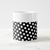 Fun Festive Moderne Schwarz-weiße Polka Dots Jumbo-Tasse (Vorderseite)