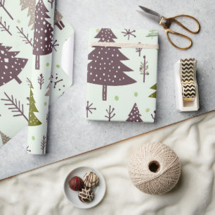 Fun Festive Plum Green Christmas Tree Muster Geschenkpapier