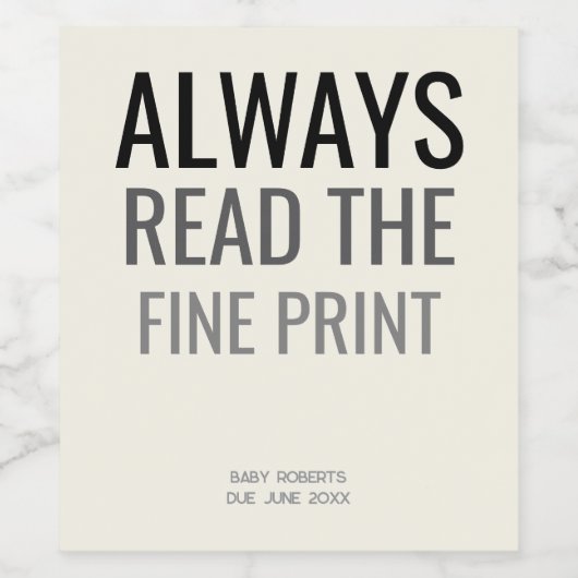 Fun Fine Print Baby Reveal Pregnancy Announcement Weinetikett (Einzelnes Label)