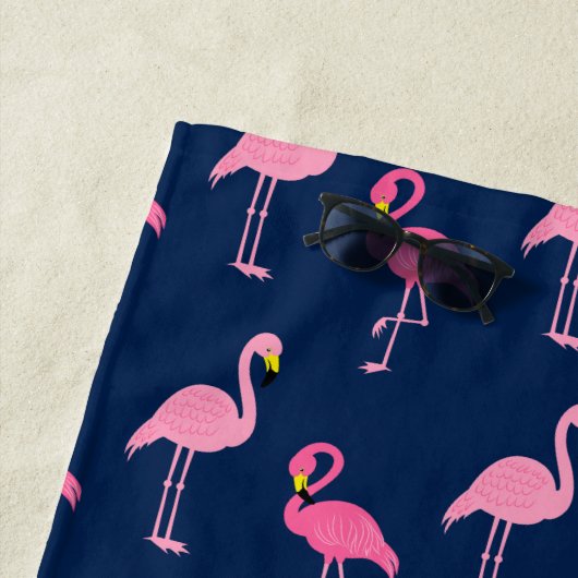 Fun Flamingos Muster Mit Monogramm Strandtuch (Beispiel)