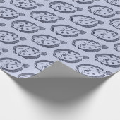 Fun Flounder Fisch in Deepest Blue on Light Lila Geschenkpapier (Ecke)