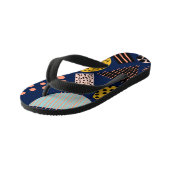 Fun Geometrie: Abstraktes mehrfarbiges Muster Kinderbadesandalen (Schrägansicht)