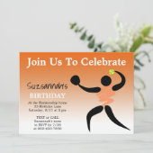 Fun Girls Softball Custom Geburtstagsparty Einladung (Stehend Vorderseite)