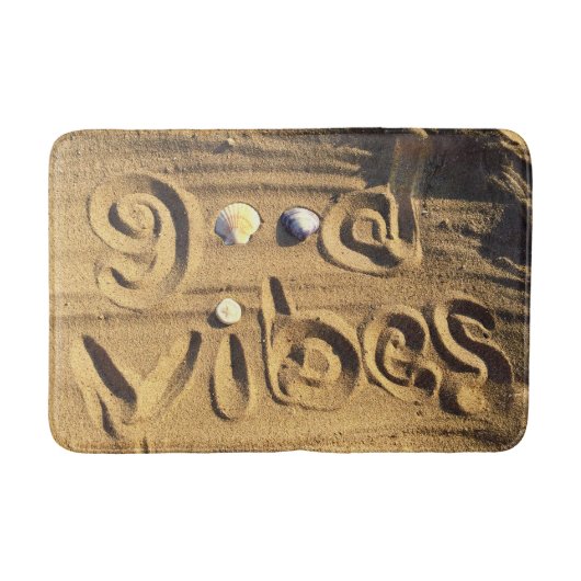 Fun Good Vibes Zitat Gezeichnet in Beach Sand Foto Badematte (Vorderseite)