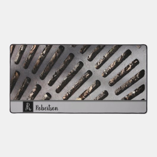 Fun Gray Heavy Metal Grate Look Monogram Schreibtischunterlage (Vorderseite)