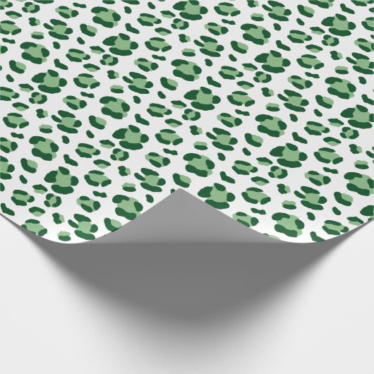 Fun Green Christmas Leopard Print Geschenkpapier (Ecke)