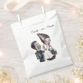 Fun Halloween Favor Bag with Ghostly Bride & Groom Geschenktütchen (Ausgeschnitten)