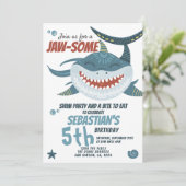 Fun Happy Shark Personalisiert Birthday Party Einladung (Stehend Vorderseite)