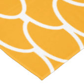 Fun Hellgelbe Orangenwellen Rote weiße Streifen Tischdecke (Schrägansicht)