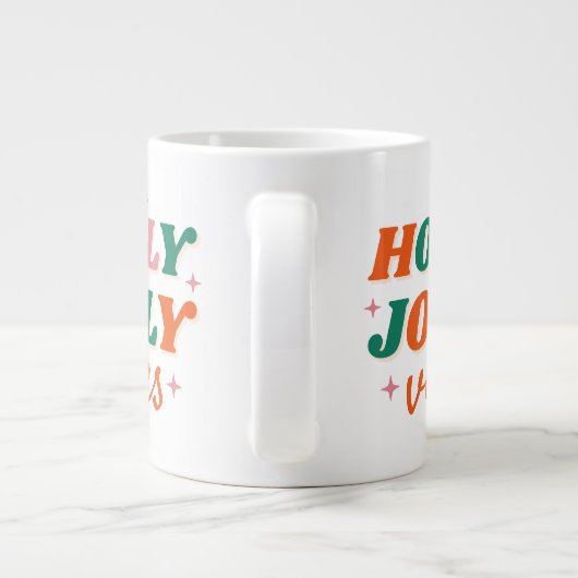 Fun Holly Jolly Vibes Weihnachtsdesign Jumbo-Tasse (Rückseite)