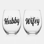 Fun Hubby + Wifey Script Wedding Newlyweds Weinglas Ohne Stiel (Rückseite)