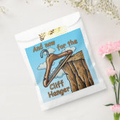 Fun Image of Cliff Hanger with Playful Wordplay Geschenktütchen (Versiegelt)
