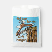 Fun Image of Cliff Hanger with Playful Wordplay Geschenktütchen (Vorderseite)