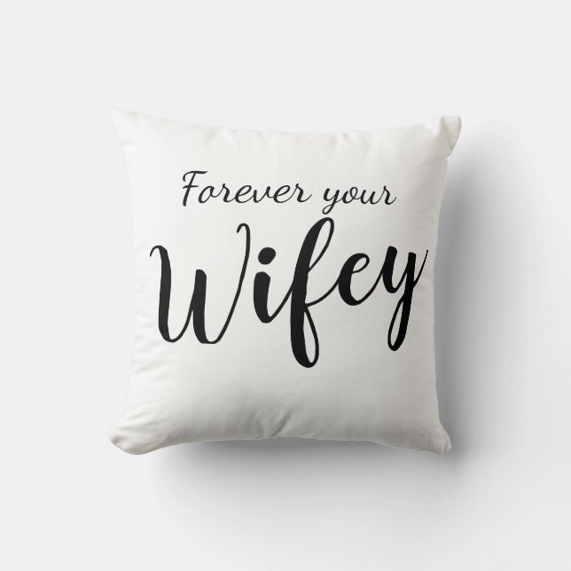 Fun just Married Wifey Throw Kissen (Vorderseite)