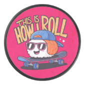 Fun Kawaii Sushi auf Skateboard Eishockey Puck (Vorderseite)