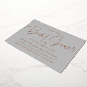 Fun Lässiges Script Gray Brautparty Rose Gold Folieneinladung (Gedreht)