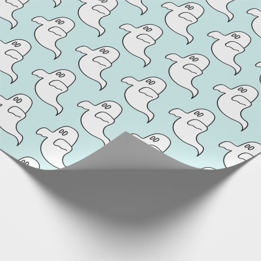 Fun Light Blue und White Halloween Ghost Pattern Geschenkpapier (Ecke)