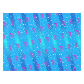 Fun Lila Happy Birthday Grafik auf Blue Tischdecke (Vorderseite (Horizontal))