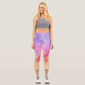 Fun Lila rosa Gelbgoldherzen Muster Capri Leggings (Vorderseite)