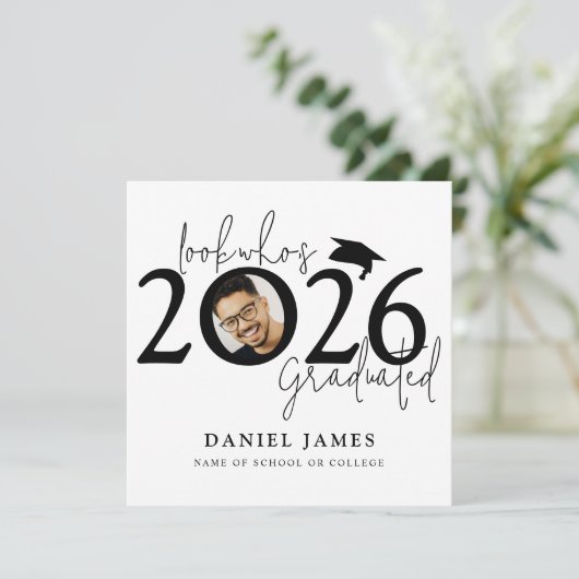 Fun Look who's Graduated Photo Graduation Ankündigung (Stehend Vorderseite)