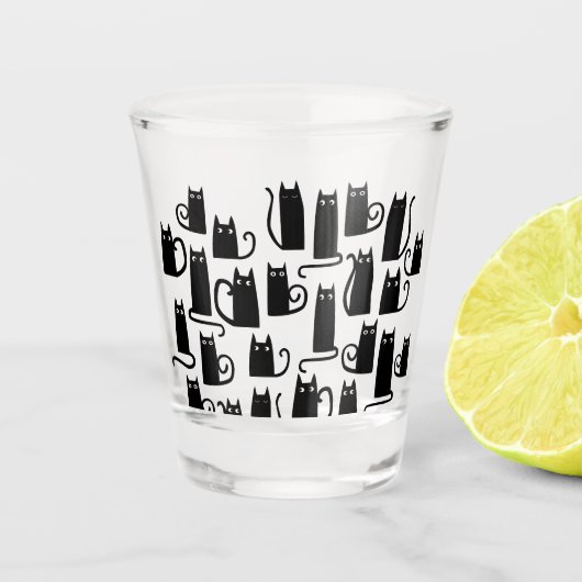 Fun Lucky Black Cat Schnapsglas (Vorderseite)