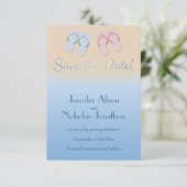 Fun Modern Beach Flip Flops Sandalen Save the Date Einladung (Stehend Vorderseite)