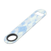 Fun Modern Rain Cloud Pattern Monogram Speed Flaschenöffner (Rückseite Schrägansicht)