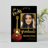 Fun Moderne Graduate Foto Script Black and Gold Folieneinladung (Stehend vorne)