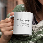 Fun Moderne schicke Mama Mutter Sprichwort Goals Z Kaffeetasse<br><div class="desc">Trendy,  stylish,  witzig Kaffee Tasse Sprichwort "Das heutige Ziel: die winzigen Menschen lebendig Behalten" in der modernen Schrift Typografie auf der zweifarbigen Kaffee-Tasse. Perfektes Geburtstagsgeschenk für die phantastische Mutter in deinem Leben. Erhältlich in vielen weiteren Innenfarben.</div>