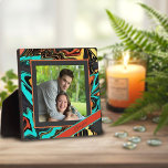 Fun Modernes Abstraktes Foto - Kundenspezifische N Fotoplatte<br><div class="desc">Fun Modernes Abstraktes Easel Foto Message Plaque - farbenfrohe und stilvolle Kunstwerke perfekt für die Typ. Diese lustigen personalisierten Foto Easel Plakate machen große Halterungen für Familie, Freunde, Mitarbeiter, Lehrer, etc.. Das perfekte Geschenk für Ihr Valentin. Modernere, blumige und motivierend Plaques in meinem Geschäft. Zazzle bietet Mengenrabatte, wenn Sie einige...</div>