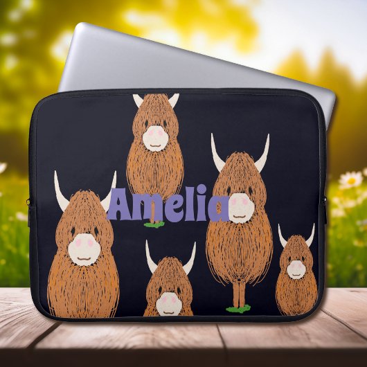 Fun Monogram Highland Cow Laptopschutzhülle