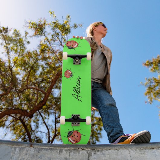 Fun neon green Ladybug Skateboard (Außenbereich 1)